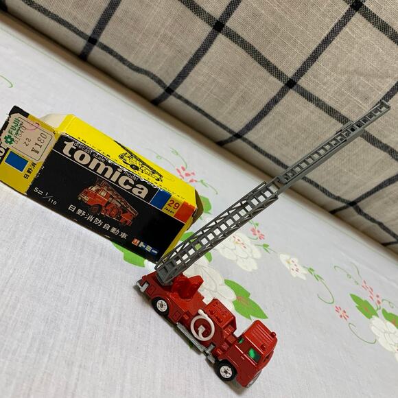 Vintage 70's Tomica Hino Ladder Fire Engine Truck Diecast 1/110 Scale With Box - Picture 2 of 14